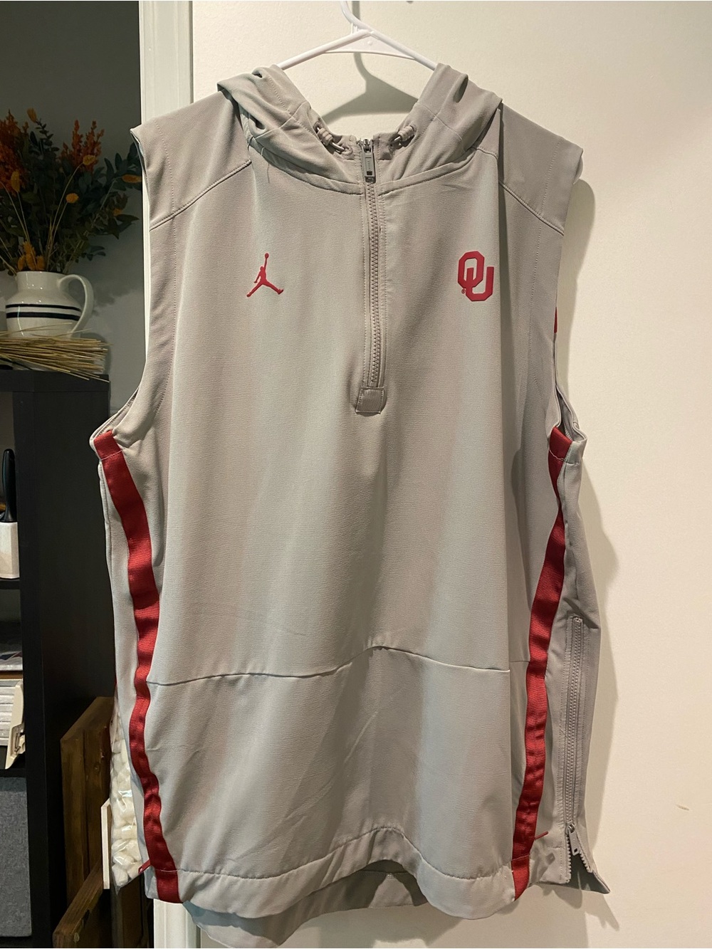 Jordan Oklahoma Sooners OU Sleeveless Hooded Full Zip Vest Gray Red Size L